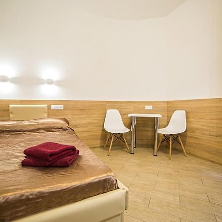 Mini Economy Apartments - Chornovola Avenue - 2 Minutes To The Opera House إلفيف المظهر الخارجي الصورة