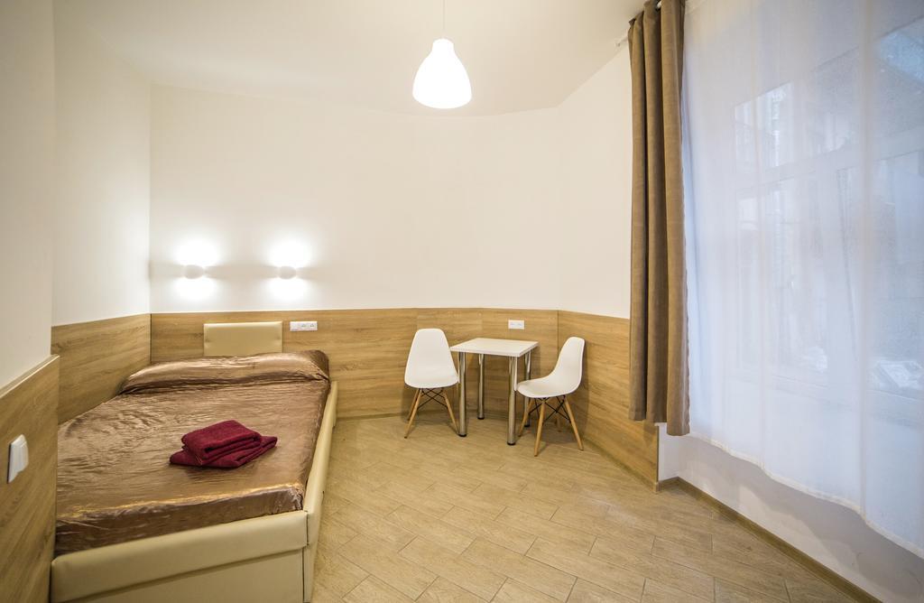 Mini Economy Apartments - Chornovola Avenue - 2 Minutes To The Opera House إلفيف المظهر الخارجي الصورة
